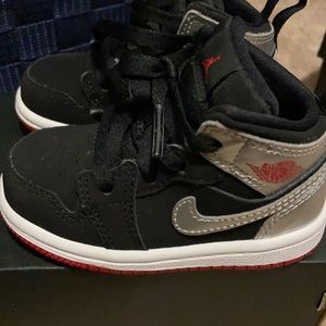 Gently Used Jordan 1 Mid